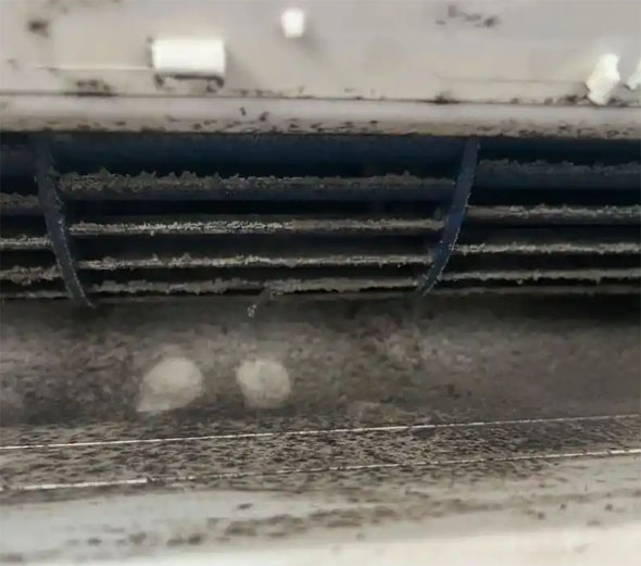 潮州空调吹的风有股烧焦味是怎么回事